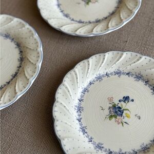 Nikko Ceramics Blue and White Scalloped Dinnerware